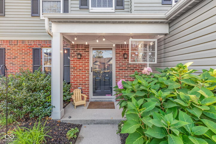 Property Photo:  9423 Grandview Court  IN 46060 