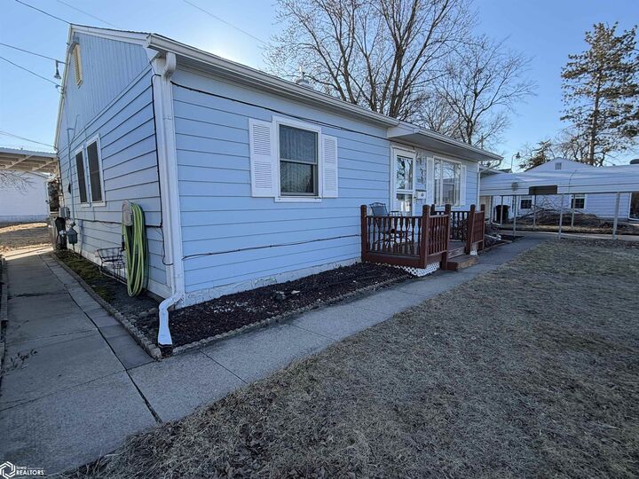 Property Photo:  101 Windsor Circle  IA 52601 