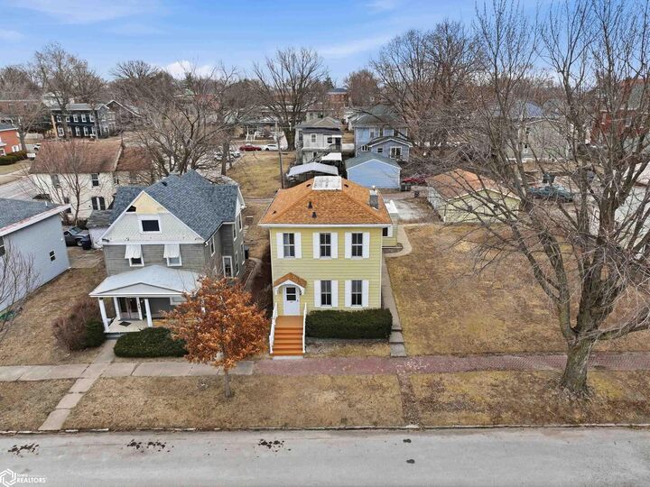 Property Photo:  824 N 8th Street  IA 52601 