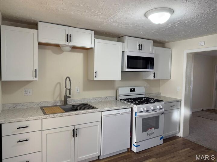 Property Photo:  487 Taylor Street  MO 65536 