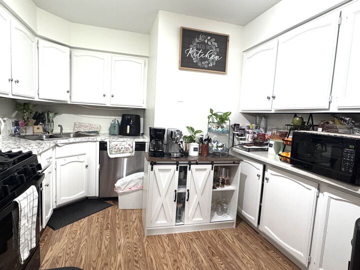 Property Photo: 2 Timber Lane 17 IL 60061