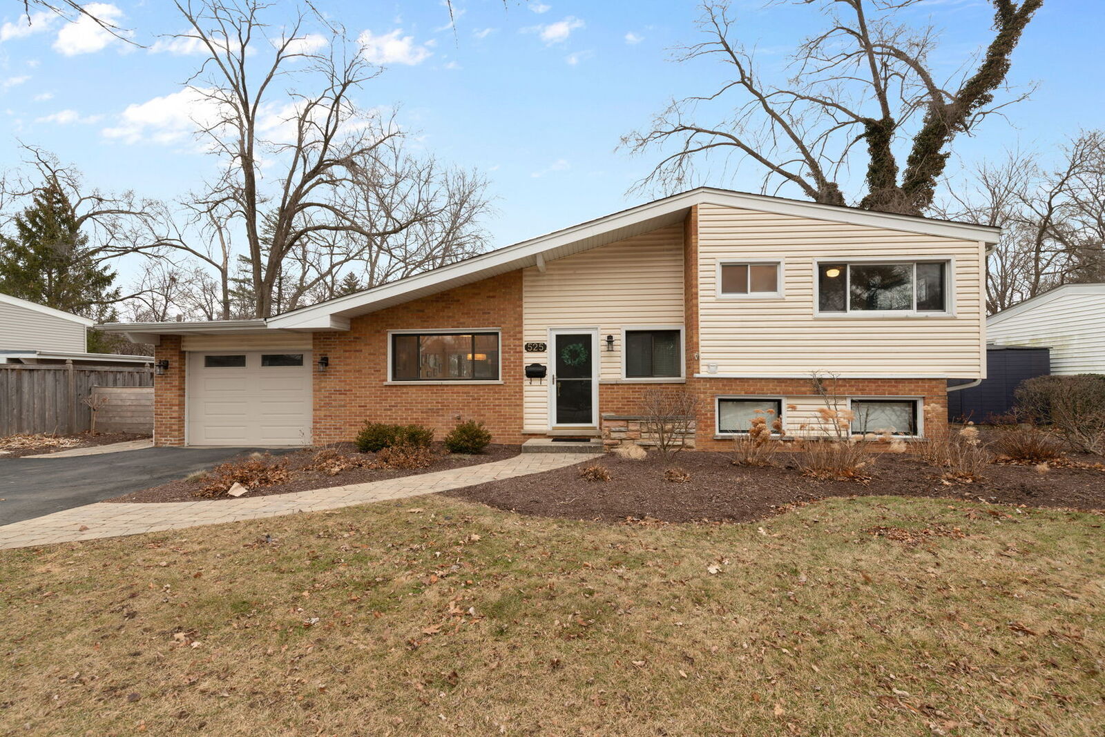 Property Photo:  525 Mallard Lane  IL 60015 