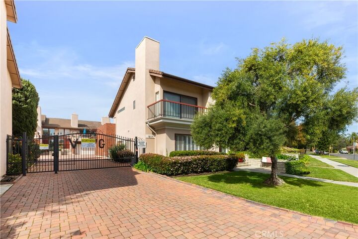 Property Photo:  4015 N Virginia Rd 4  CA 90807 