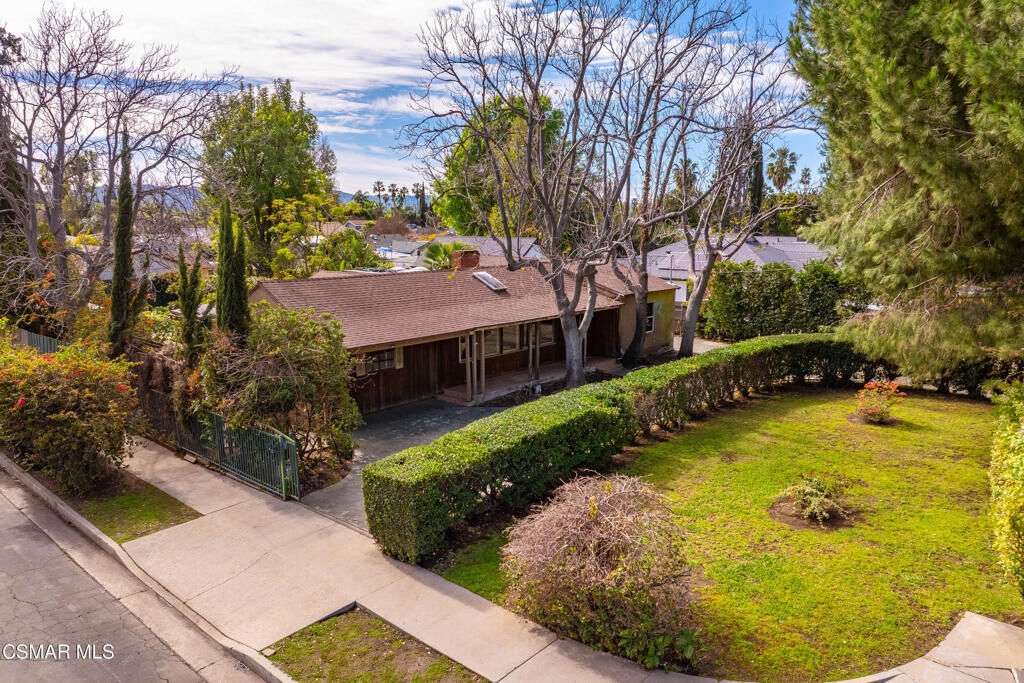 Property Photo:  15902 Gault Street  CA 91406 