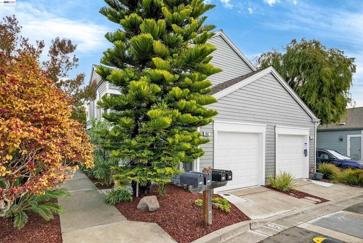 Property Photo: 137 Parfait Ln CA 94502