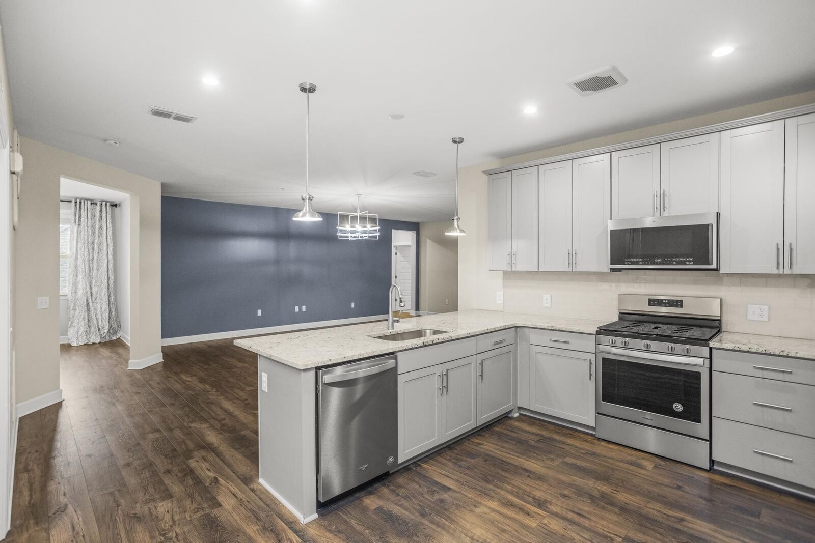 Property Photo: 141 Saundersville Rd 1402 TN 37075