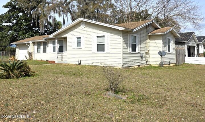 Property Photo: 5825 Bartram Drive W FL 32207