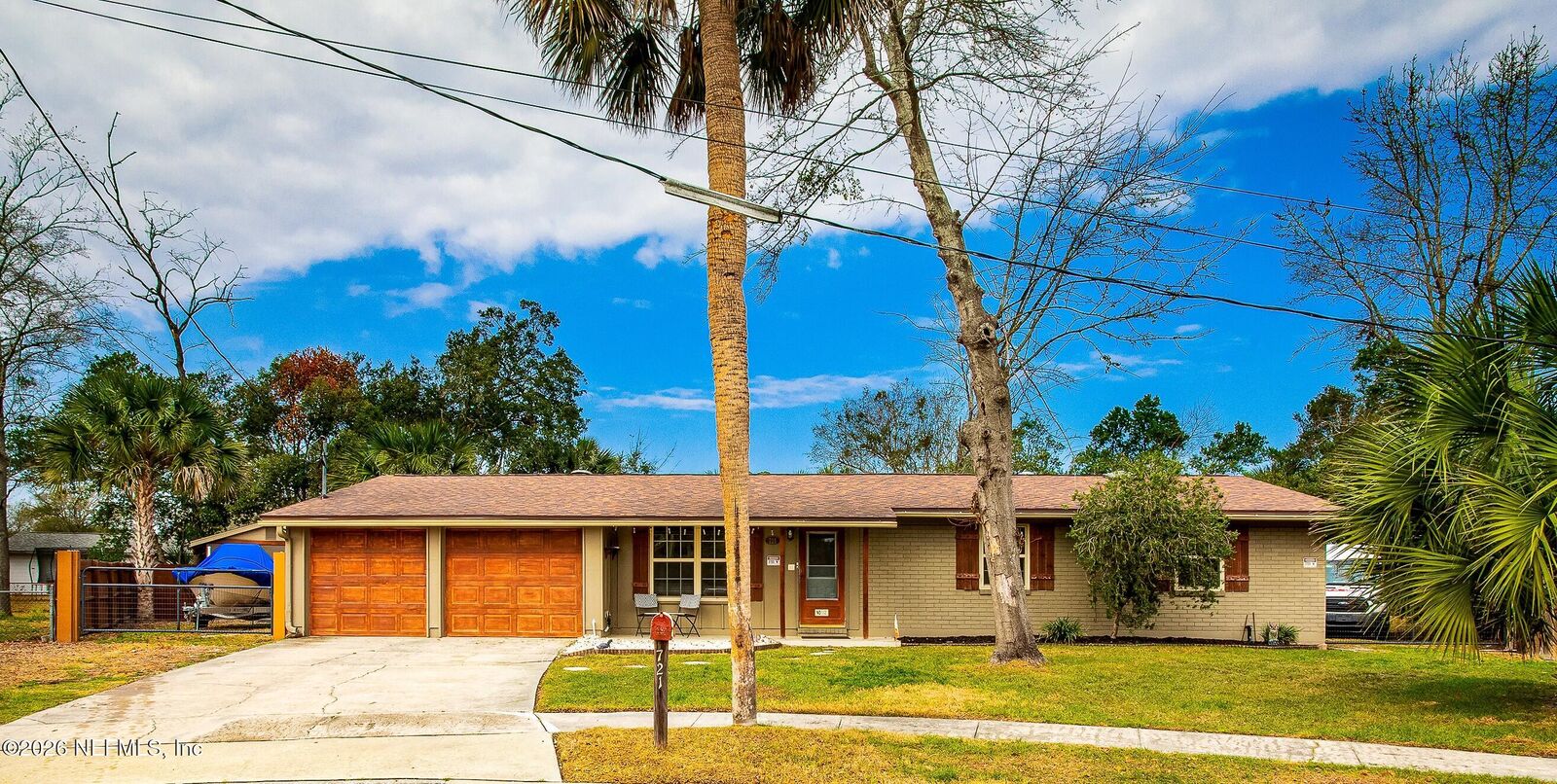 Property Photo: 721 Foxbriar Cove FL 32221