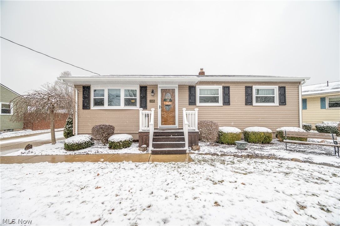 Property Photo:  1503 Gypsy Lane  OH 44446 