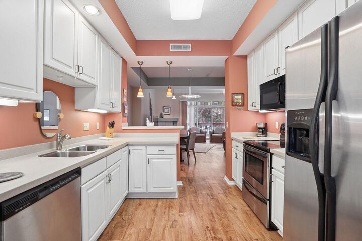 Property Photo:  7400 Edinborough Way 5101  MN 55435 
