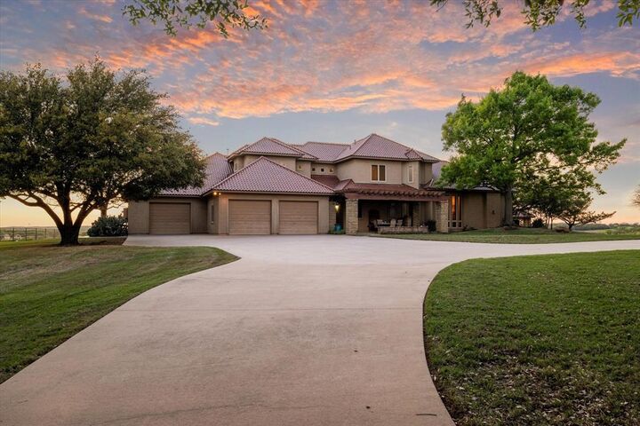 Property Photo:  701 W Walcott Street  TX 76258 