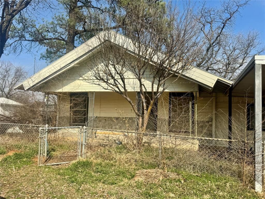 Property Photo:  316 Alley Street  TX 76486 