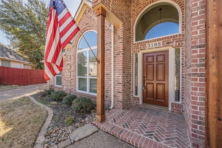 Property Photo: 3108 Creekwood Court TX 76021