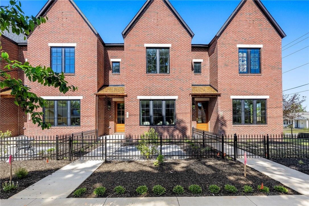 Property Photo:  447 NW C Street  AR 72712 