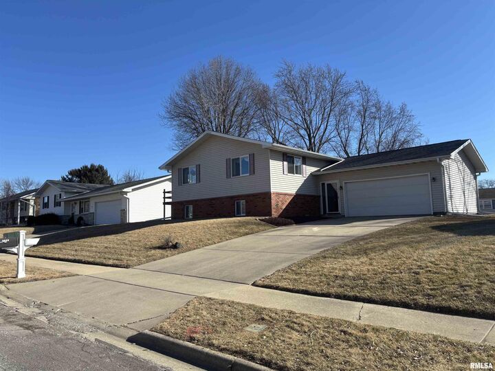 Property Photo:  1726 W Grandridge Drive  IL 61525 