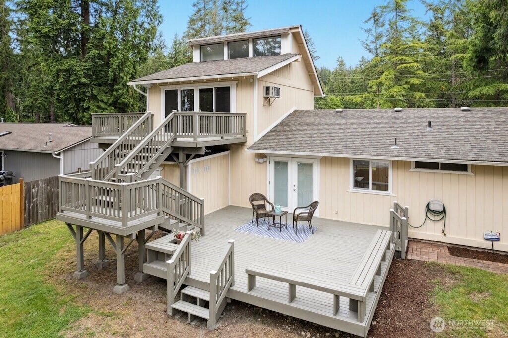 Property Photo:  1115  207th Place NE  WA 98074 