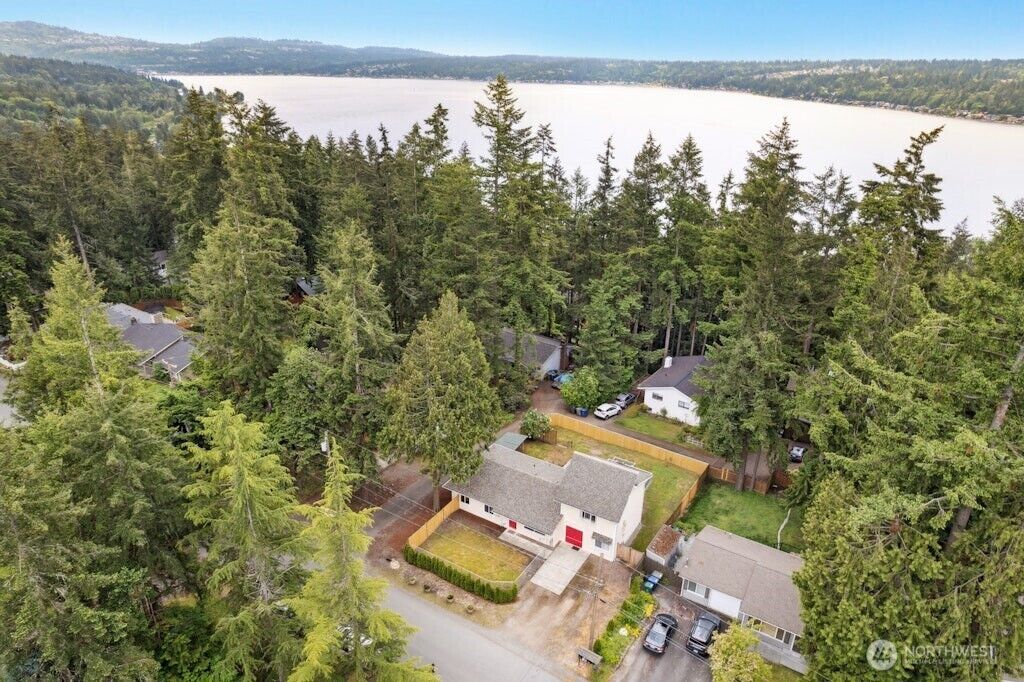 Property Photo:  1115  207th Place NE  WA 98074 