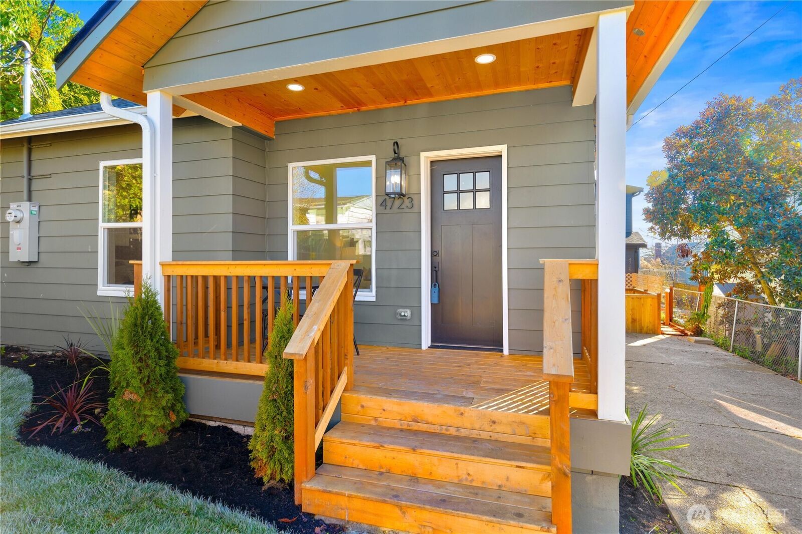 Property Photo: 4723 S Findlay Street WA 98118
