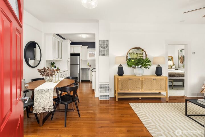 Property Photo: 516 W Howe Street WA 98119