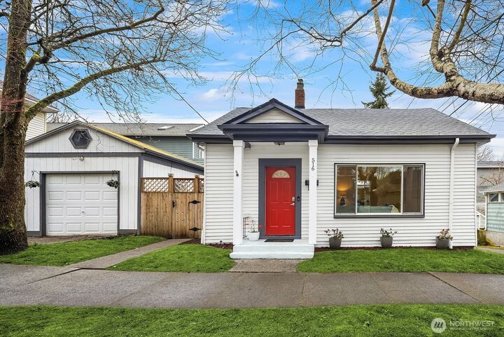 Property Photo:  516 W Howe Street  WA 98119 