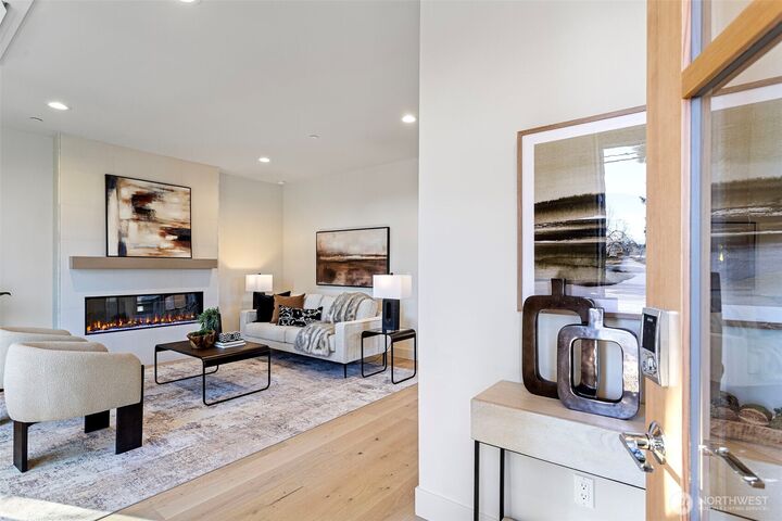 Property Photo:  9315  132nd Avenue NE B  WA 98033 