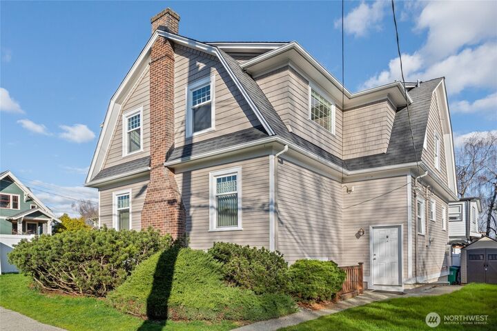 Property Photo:  2403 N 44th Street A  WA 98103 