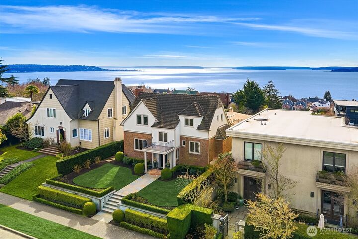 Property Photo:  2519  Crestmont Place W  WA 98199 