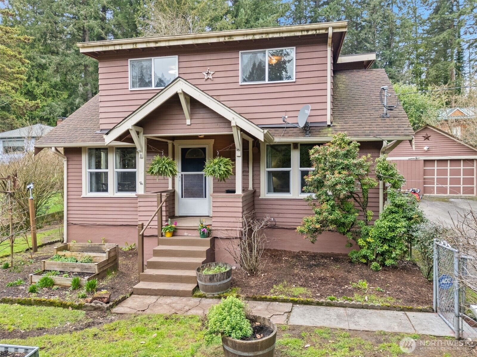 Property Photo:  327 N Marion Avenue  WA 98312 