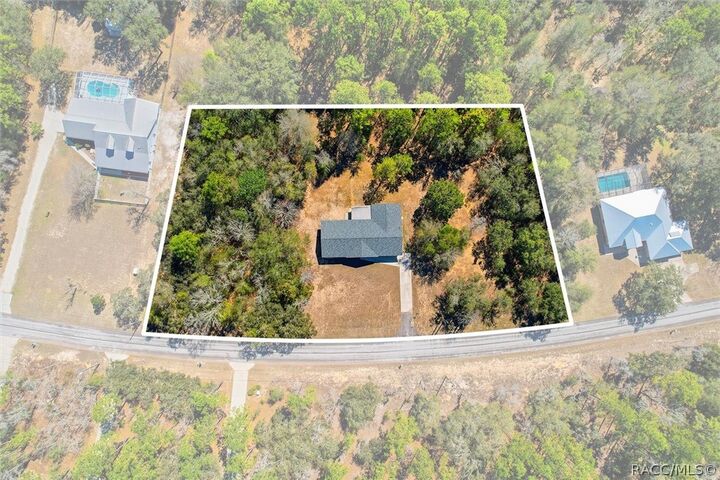 Property Photo: 700 E Stratford Road FL 34461