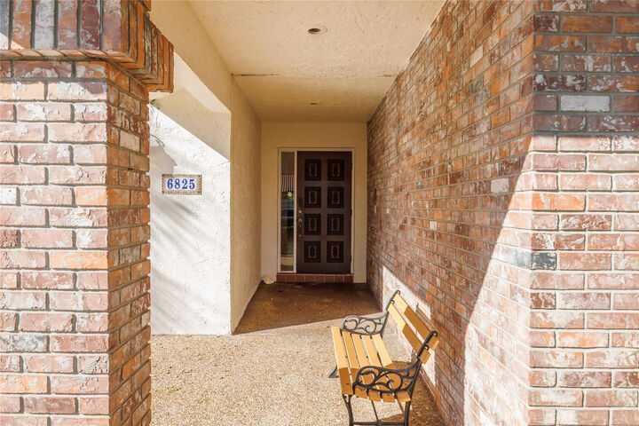 Property Photo:  6825 Allegre Court  FL 33433 