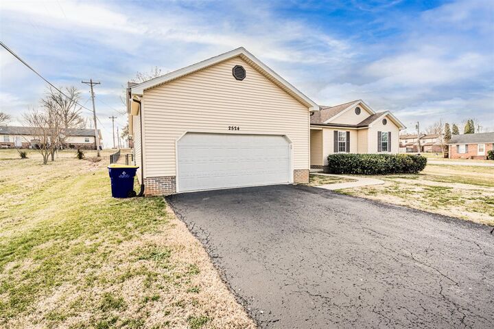 Property Photo: 2524 Stonebridge Lane KY 42101