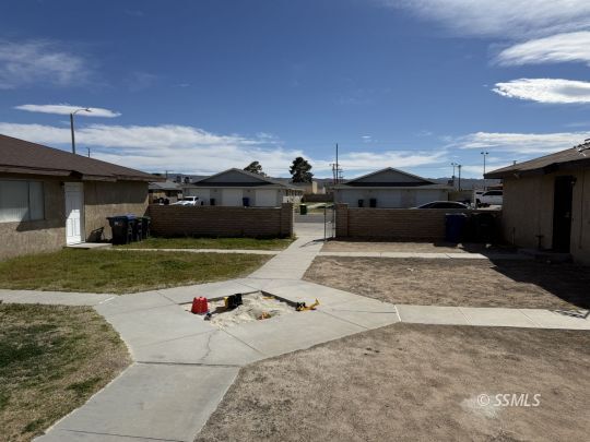 Property Photo:  120 Parkview Ave  CA 93555 