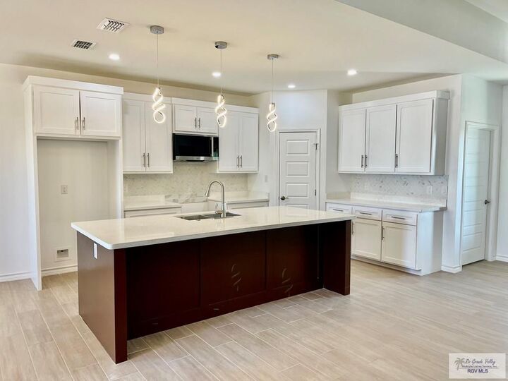 Property Photo:  699 Foster Ln  TX 78521 