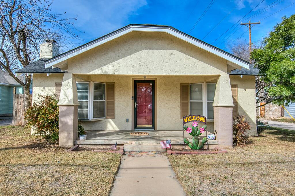 Property Photo:  1616 W Ave J  TX 76901 