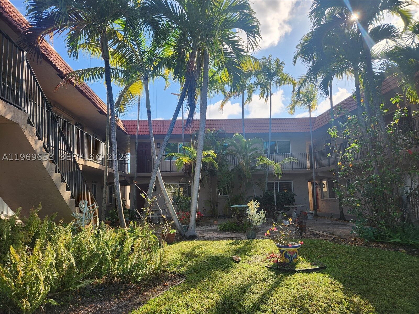 Property Photo:  3050 NE 5th Ter 10  FL 33334 