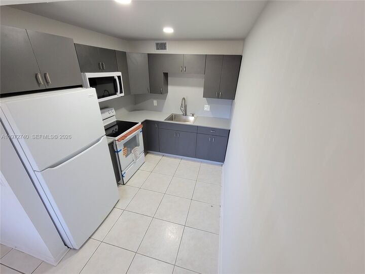 Property Photo:  300 SW 134th Way 113E  FL 33027 