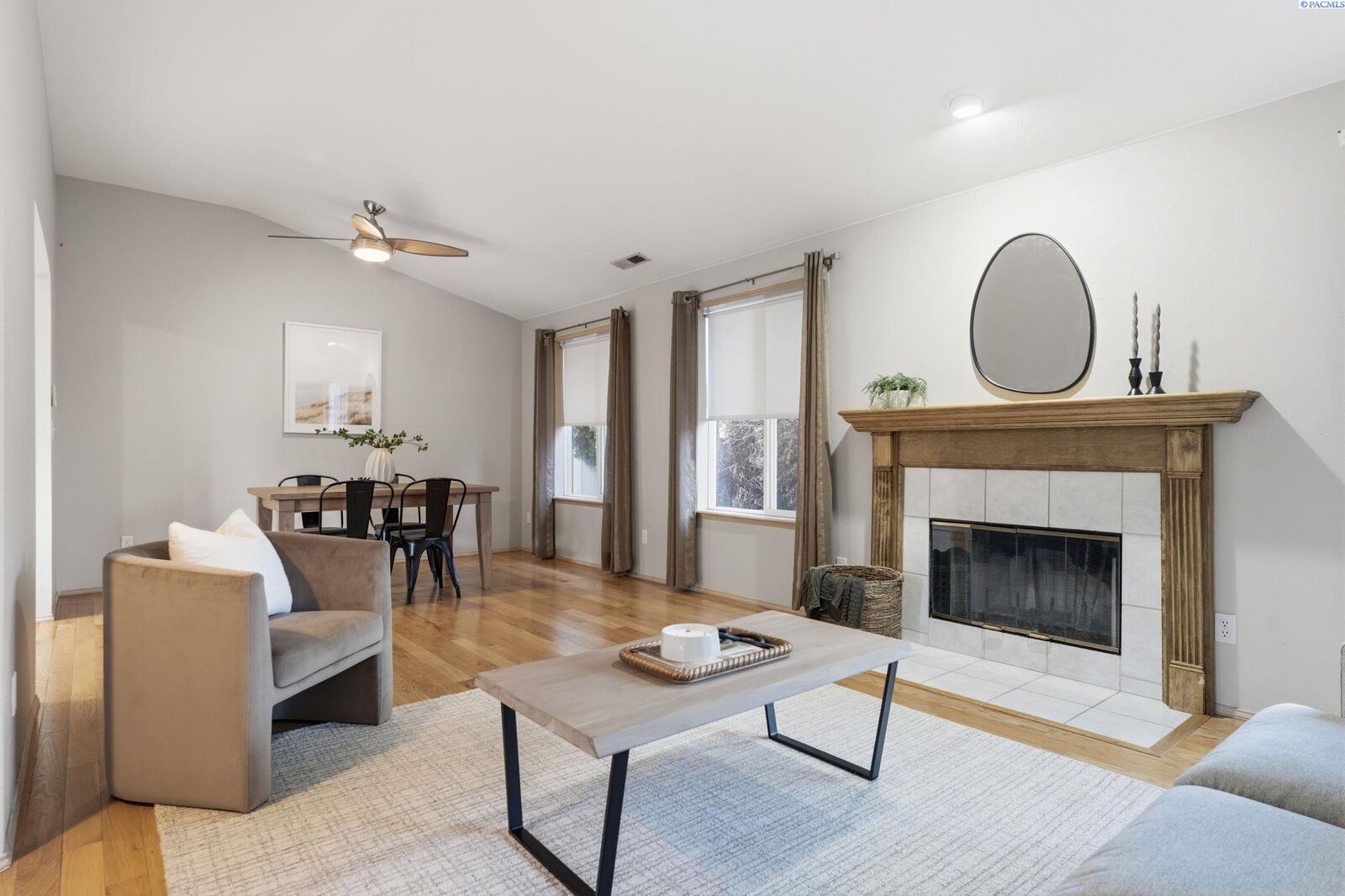 Property Photo:  6513 W Kennewick Ct  WA 99336 