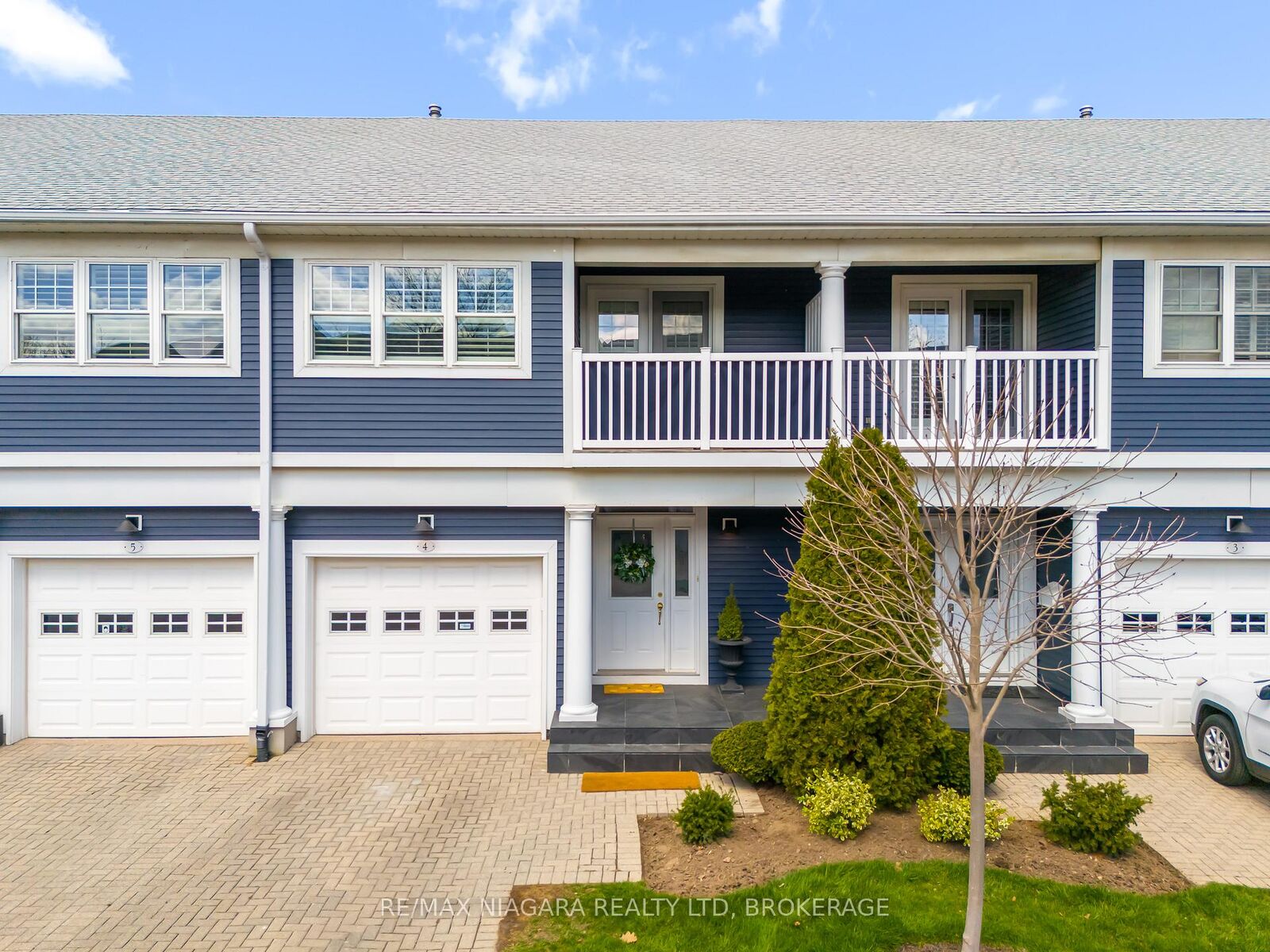 Property Photo: 88 Lakeport Road 4 ON L2N 4P8