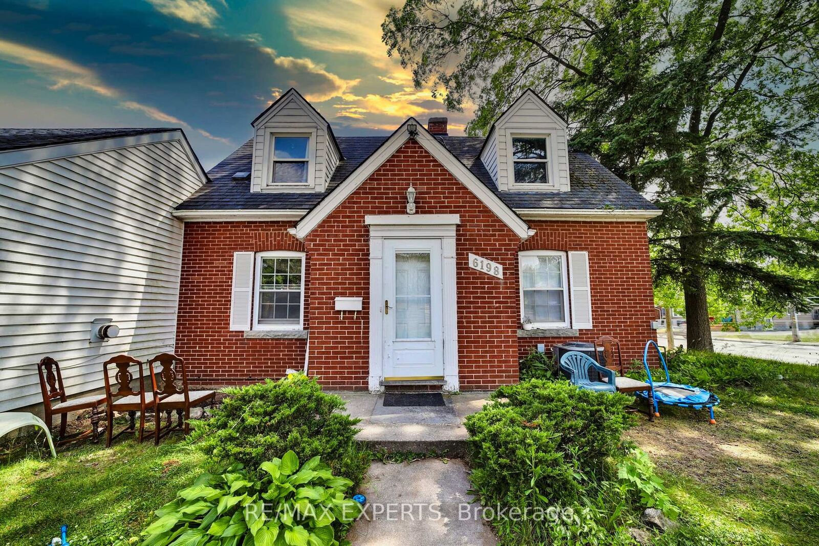 Property Photo: 6198 Delaware Street ON L2G 2E8