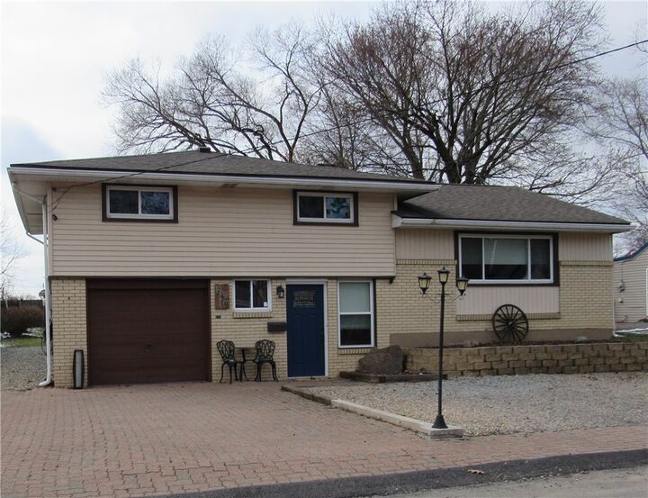 Property Photo:  240 Florida Drive  PA 15068 