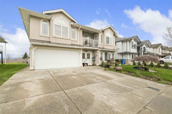 31533 Homestead Crescent — photo 1