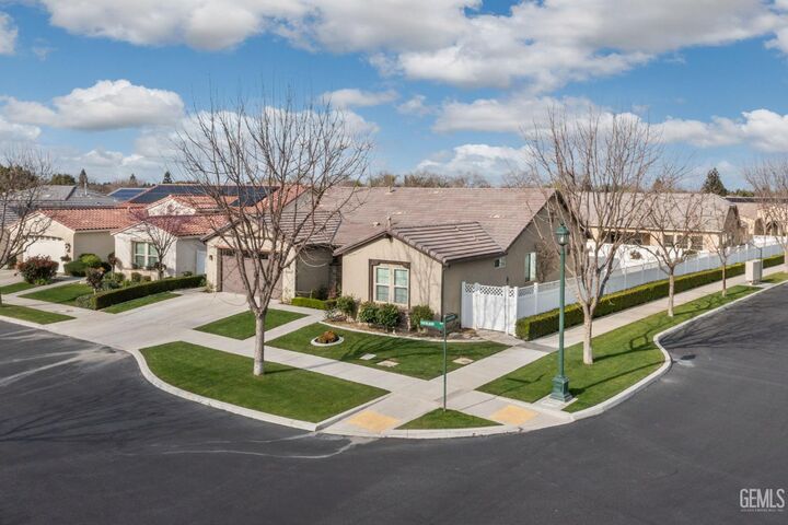 Property Photo:  12002 Nicolson Avenue  CA 93312 