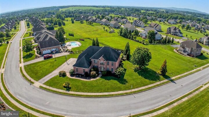 Property Photo: 1563 Winsford Lane PA 17404