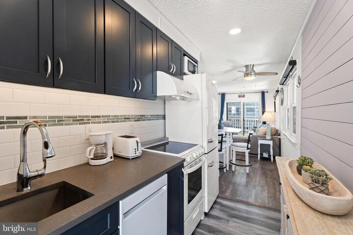 Property Photo:  12 72nd Street 205  MD 21842 