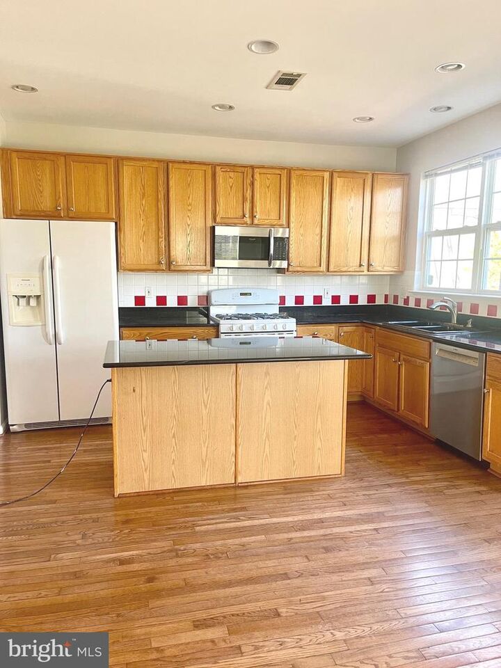 Property Photo: 4395 Torrence Place VA 22193