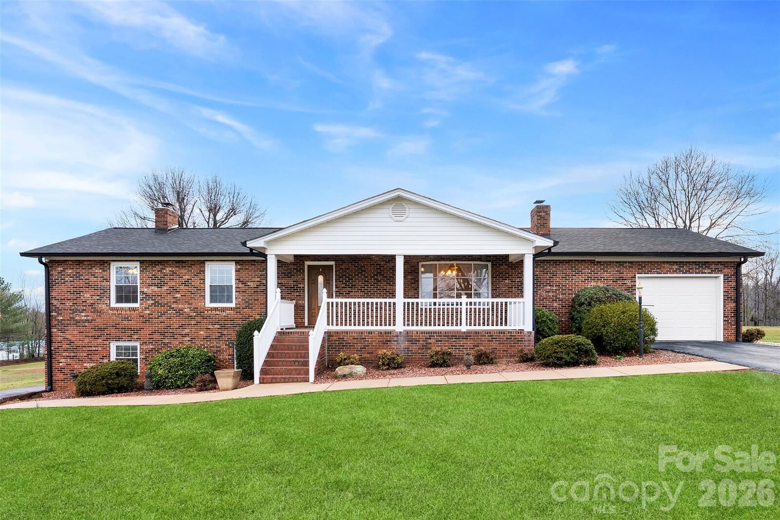 Property Photo: 1118 Lake Houser Road NC 28114