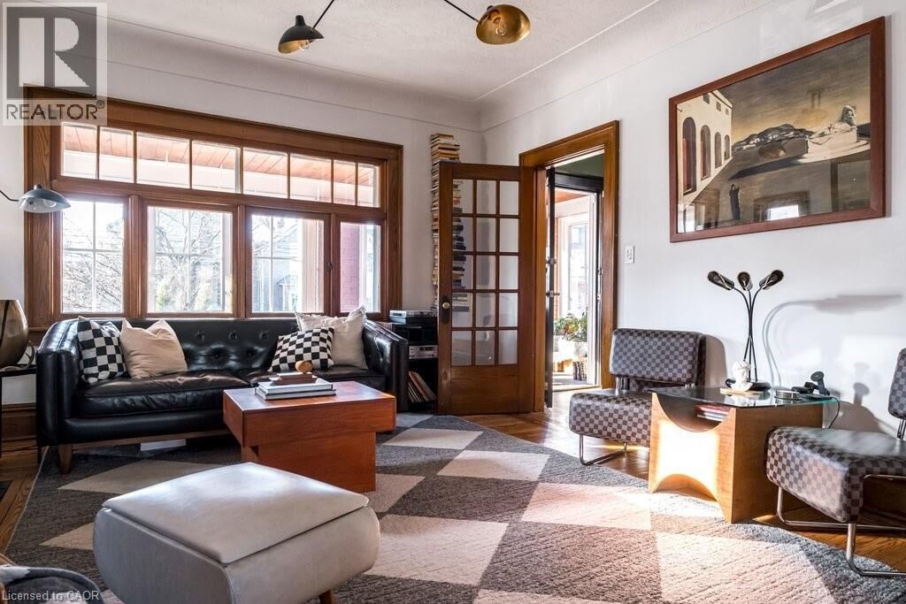 Property Photo:  411 Dundurn Street South  ON L8P 4L8 