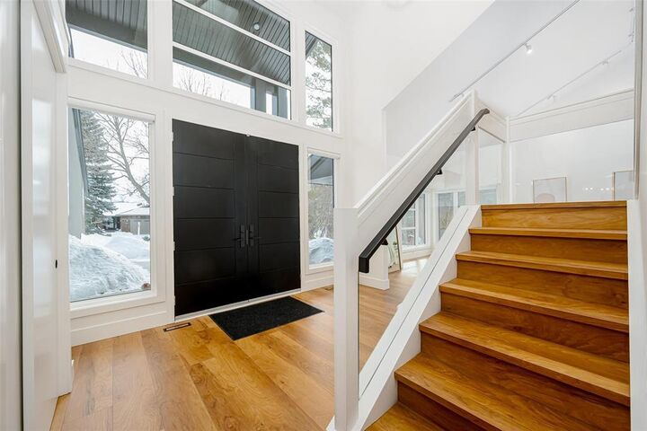 Property Photo: 67 Dunbar Crescent MB R3P 0W8