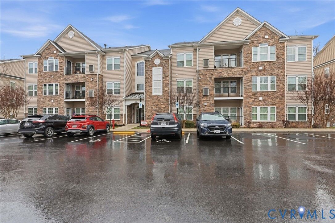Property Photo:  1020 Westwood Village Way 403  VA 23114 