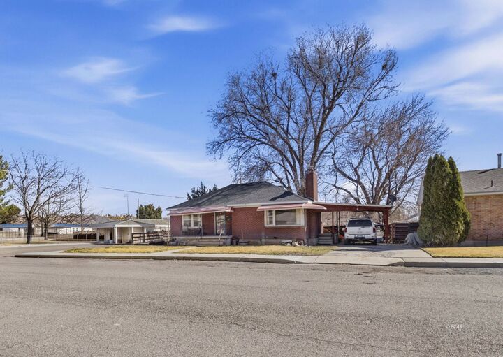 Property Photo:  1380 Oak Street  NV 89801 